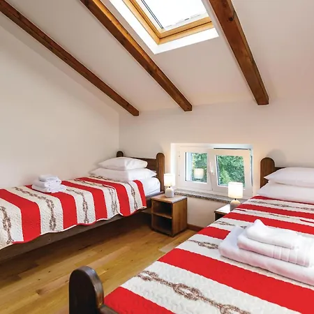 4 Bedroom Beautiful In Omišalj