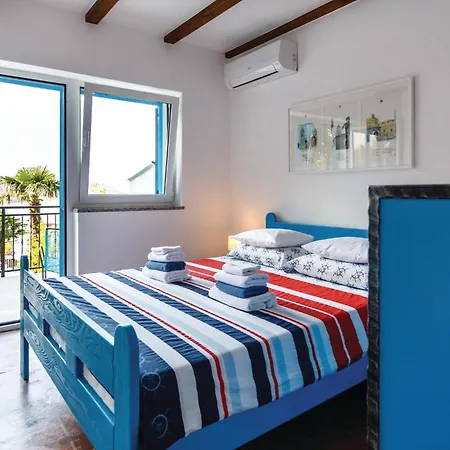 Case de vacanță 4 Bedroom Beautiful In Omišalj