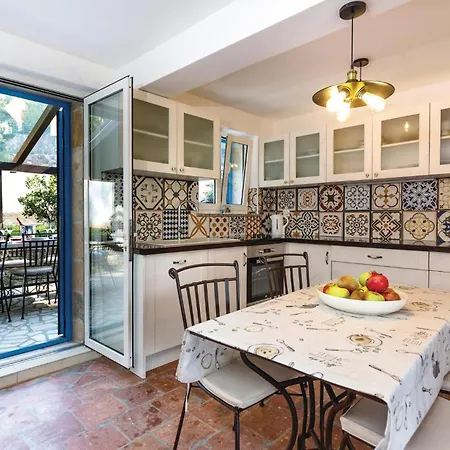 4 Bedroom Beautiful In Omišalj