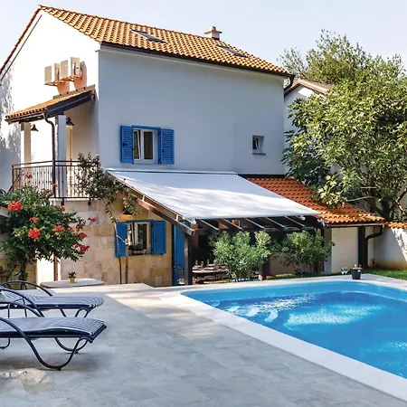 4 Bedroom Beautiful In