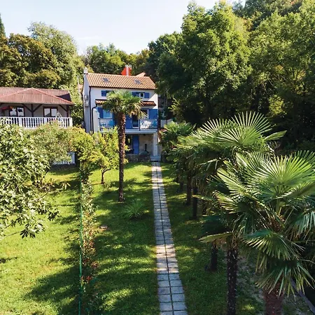 4 Bedroom Beautiful In Omišalj