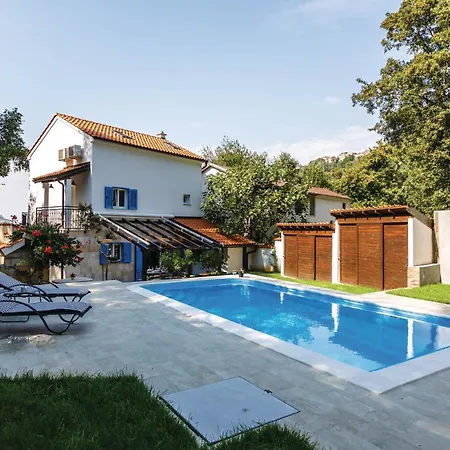 4 Bedroom Beautiful In Omišalj