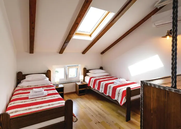 펜션 4 Bedroom Beautiful In 오미살즈