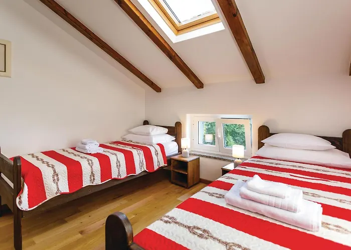 4 Bedroom Beautiful In 오미살즈