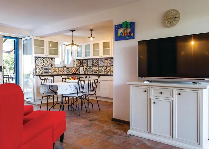 4 Bedroom Beautiful In Omišalj