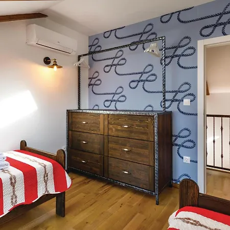 Tatil Evi 4 Bedroom Beautiful In Omišalj
