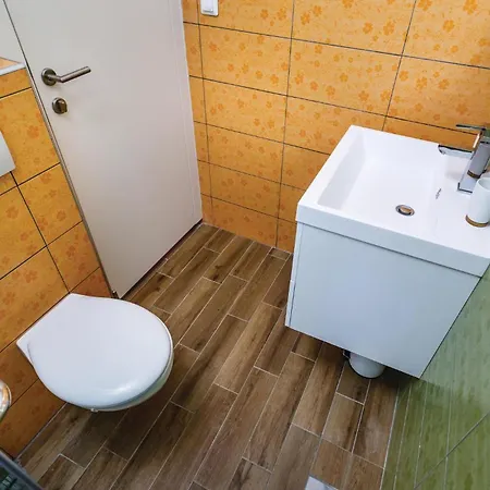 4 Bedroom Beautiful In Omišalj
