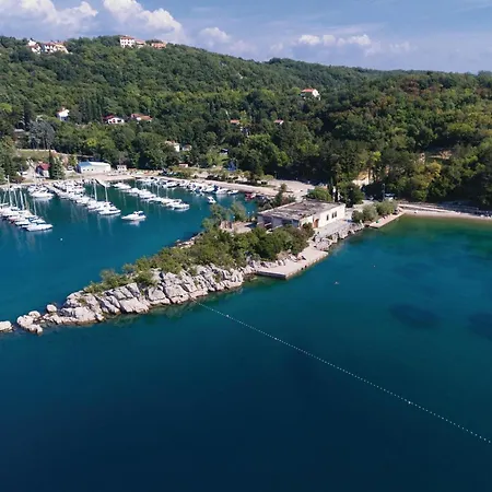 4 Bedroom Beautiful In Omišalj