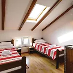 Dom wakacyjny Awesome In Omišalj