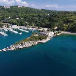 Awesome In Omišalj