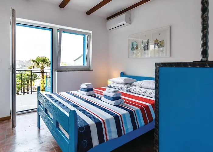 Ferienhaus 4 Bedroom Beautiful In Omišalj