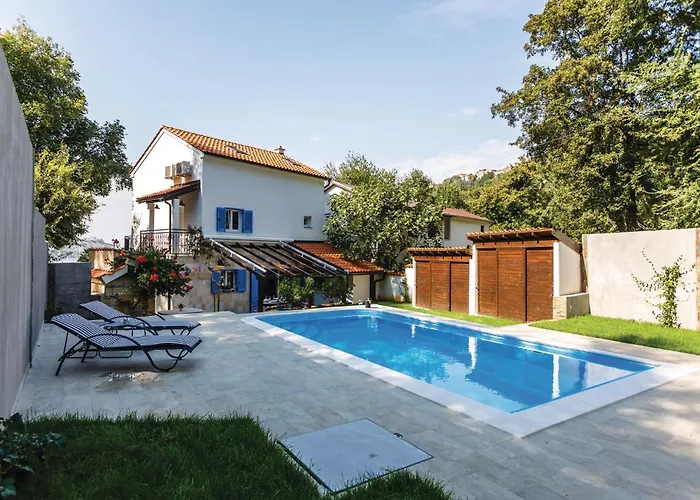 4 Bedroom Beautiful In Omišalj